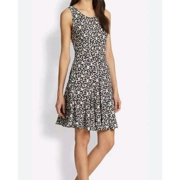 DVF Diane Von Furstenberg Clara Dress Size 6 Zip Up Gato Vanilla Fog Black - Picture 1 of 16